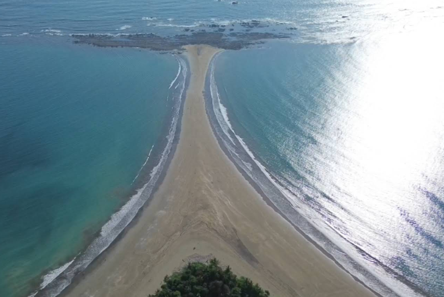 Read more about the article “Best Time to Visit the Whale Tail in Uvita, Costa Rica (Low Tide Guide)”
